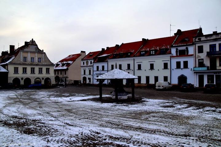 Wczoraj popadał pierwszy tej jesieni śnieg i ozdobił nasze miasteczko lekką śnieżną pierzynką.️️️️