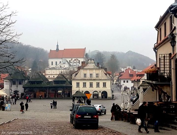 W ostatnią niedzielę listopada w Kazimierzu nie było zbyt wielu turystów, ale nawet gdy…